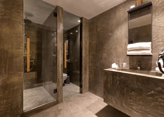 Well & Maceira (Lisbon)