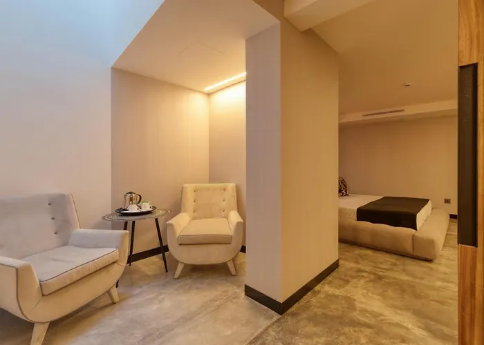 Well & Hotel Maceira (Lisbon)